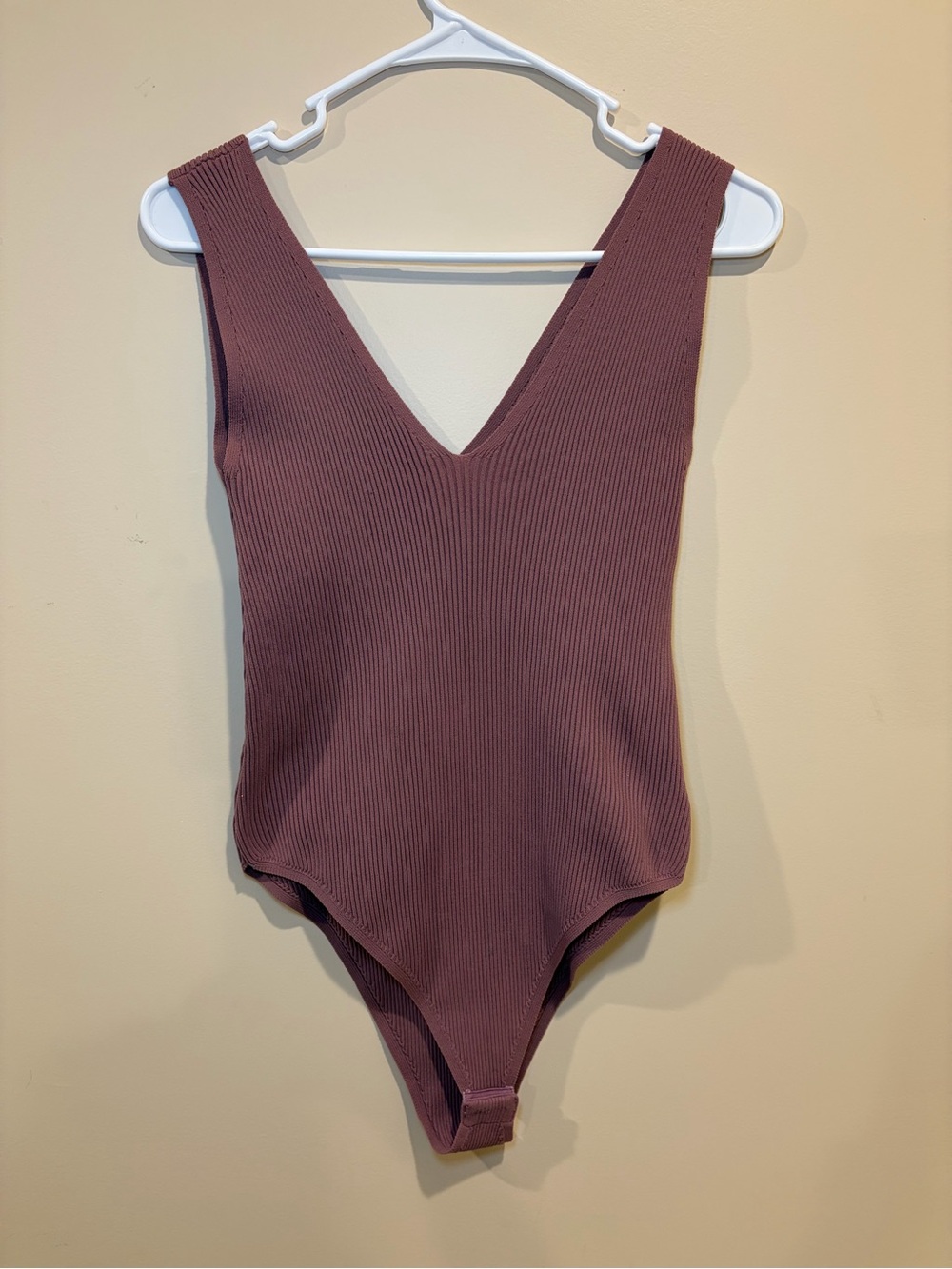 Wishlist Mauve Ribbed V-Neck Sleeveless Bodysuit women’s large